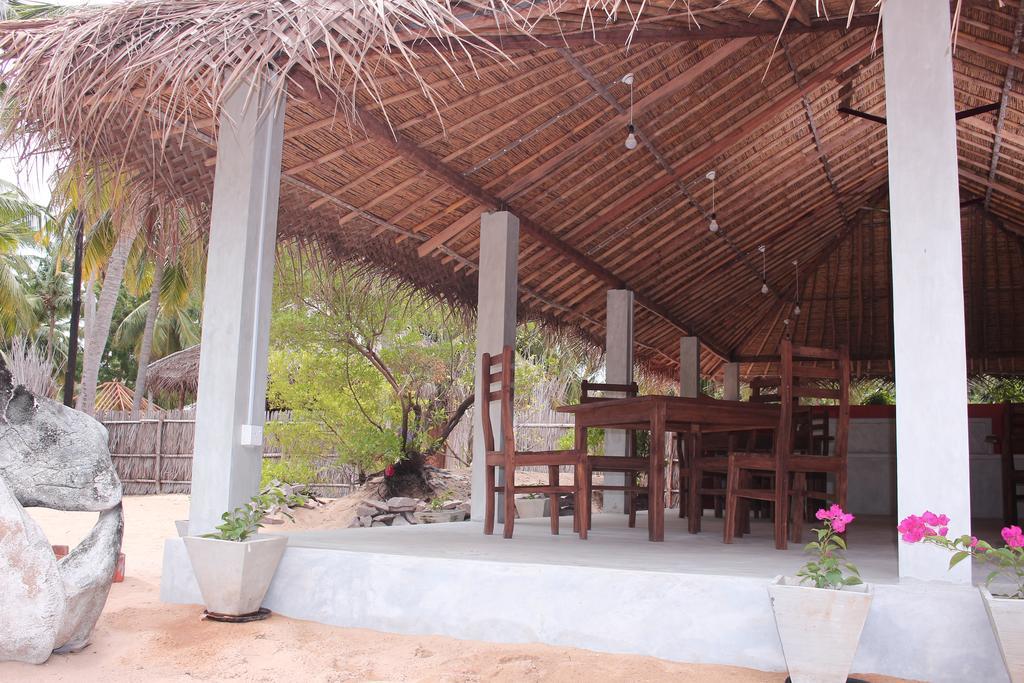 Cocodance Kitesurfing Resort Kalpitiya Exteriör bild