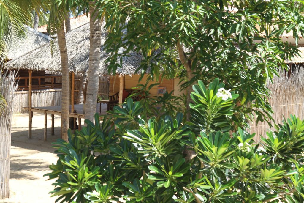 Cocodance Kitesurfing Resort Kalpitiya Exteriör bild