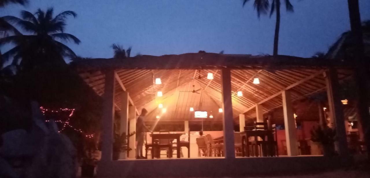 Cocodance Kitesurfing Resort Kalpitiya Exteriör bild